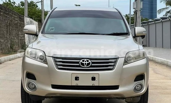 Nunua Ilio tumika Toyota Vanguard Fedha Gari ndani ya Dar es Salaam nchini Dar es Salaam