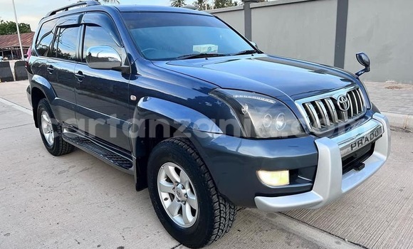 Nunua Ilio tumika Toyota Land Cruiser Prado Bluu Gari ndani ya Dar es Salaam nchini Dar es Salaam