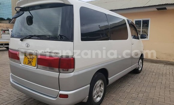 Nunua Ilio tumika Toyota Regius Nyeupe Gari ndani ya Dar es Salaam nchini Dar es Salaam Nunua Ilio tumika Toyota Regius Nyeupe Gari ndani ya Dar es Salaam nchini Dar es Salaam