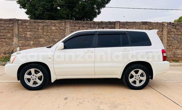 Nunua Ilio tumika Toyota Kluger Nyeupe Gari ndani ya Dar es Salaam nchini Dar es Salaam