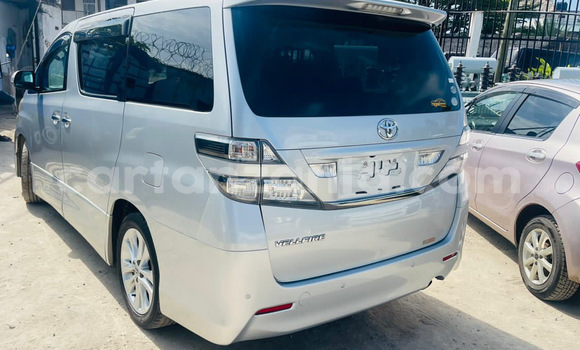 Nunua Mpya Toyota Vellfire Fedha Gari ndani ya Dar es Salaam nchini Dar es Salaam