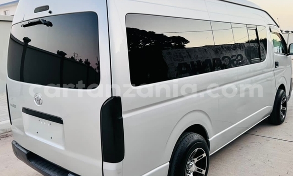Buy Used Toyota Hiace Silver Car in Dar es Salaam in Dar es Salaam Buy Used Toyota Hiace Silver Car in Dar es Salaam in Dar es Salaam