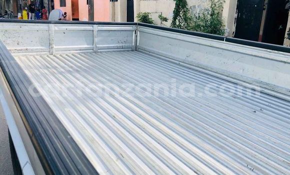 Nunua Ilio tumika Toyota LiteAce Fedha Gari ndani ya Dar es Salaam nchini Dar es Salaam Nunua Ilio tumika Toyota LiteAce Fedha Gari ndani ya Dar es Salaam nchini Dar es Salaam