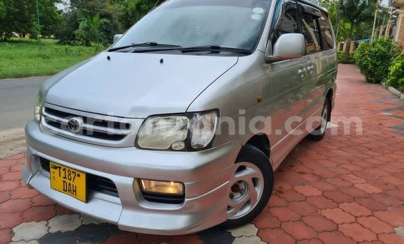 Nunua Ilio tumika Toyota Noah Fedha Gari ndani ya Dar es Salaam nchini Dar es Salaam