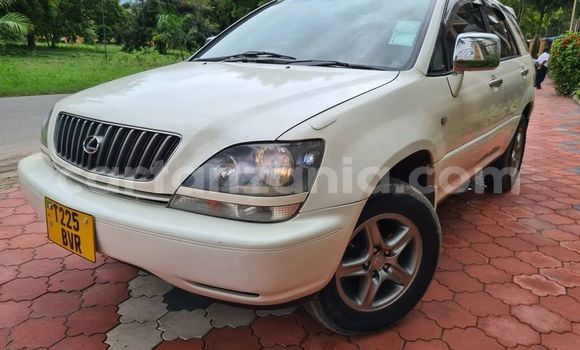 Buy Used Toyota Harrier White Car in Dar es Salaam in Dar es Salaam