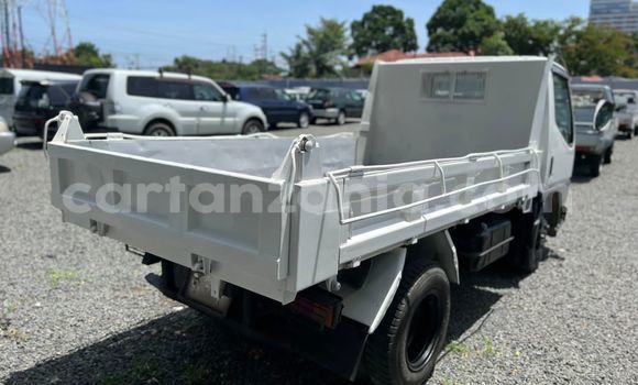 Nunua Imported Mitsubishi Fuso Fighter Nyeupe Lori ndani ya Dar es Salaam nchini Dar es Salaam Nunua Imported Mitsubishi Fuso Fighter Nyeupe Lori ndani ya Dar es Salaam nchini Dar es Salaam