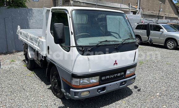 Nunua Imported Mitsubishi Fuso Fighter Nyeupe Lori ndani ya Dar es Salaam nchini Dar es Salaam Nunua Imported Mitsubishi Fuso Fighter Nyeupe Lori ndani ya Dar es Salaam nchini Dar es Salaam