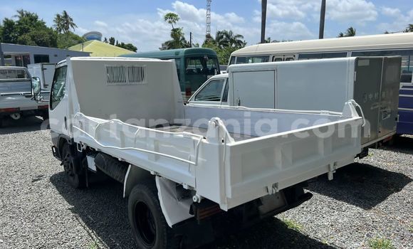 Nunua Imported Mitsubishi Fuso Fighter Nyeupe Lori ndani ya Dar es Salaam nchini Dar es Salaam Nunua Imported Mitsubishi Fuso Fighter Nyeupe Lori ndani ya Dar es Salaam nchini Dar es Salaam