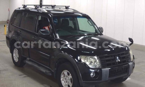 Buy import mitsubishi pajero black car in dar es salaam in dar es