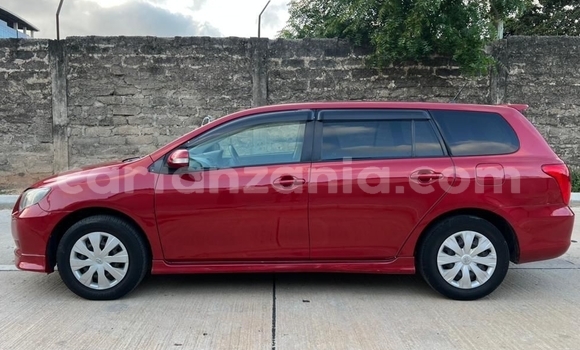 Nunua Ilio tumika Toyota Corolla Nyekundu Gari ndani ya Dar es Salaam nchini Dar es Salaam