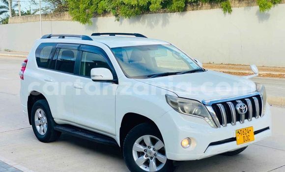 Nunua Ilio tumika Toyota Land Cruiser Prado Nyeupe Gari ndani ya Dar es Salaam nchini Dar es Salaam
