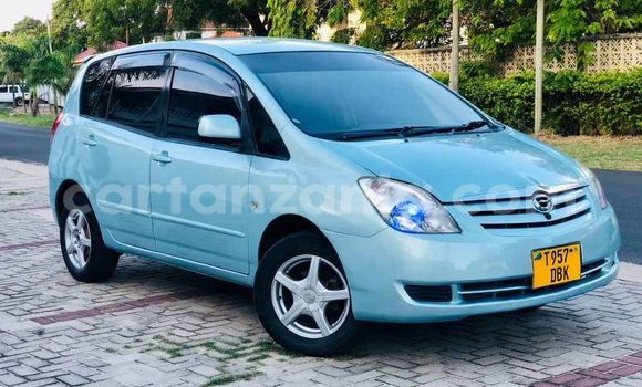 Nunua Ilio tumika Toyota Spacio Bluu Gari ndani ya Dar es Salaam nchini Dar es Salaam