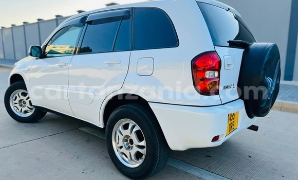Buy Used Toyota RAV4 White Car in Dar es Salaam in Dar es Salaam