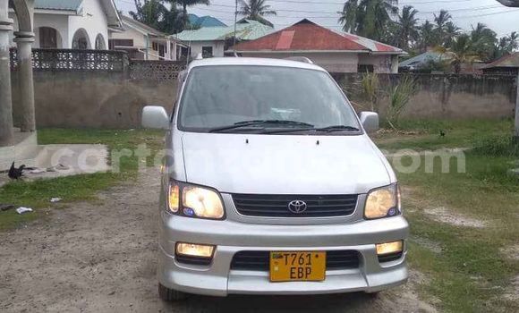 Nunua Ilio tumika Toyota Noah Fedha Gari ndani ya Dar es Salaam nchini Dar es Salaam