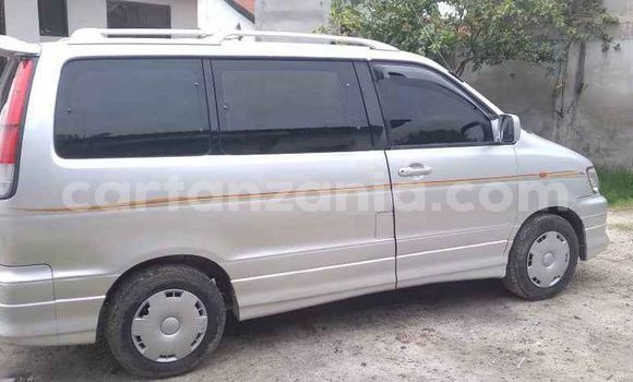 Nunua Ilio tumika Toyota Noah Fedha Gari ndani ya Dar es Salaam nchini Dar es Salaam Nunua Ilio tumika Toyota Noah Fedha Gari ndani ya Dar es Salaam nchini Dar es Salaam
