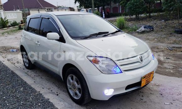 Buy Used Toyota IST White Car in Dar es Salaam in Dar es Salaam