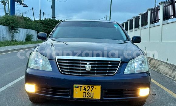 Nunua Ilio tumika Toyota Crown Bluu Gari ndani ya Dar es Salaam nchini Dar es Salaam