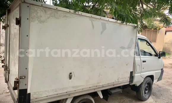 Buy Used Toyota Town Ace White Car in Dar es Salaam in Dar es Salaam Buy Used Toyota Town Ace White Car in Dar es Salaam in Dar es Salaam