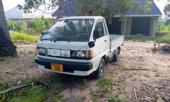 Buy Used Toyota Town Ace White Car in Dar es Salaam in Dar es Salaam