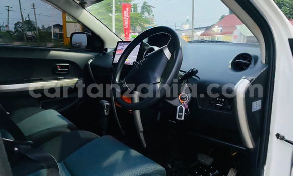 Nunua Imported Toyota IST Nyeupe Gari ndani ya Dar es Salaam nchini Dar es Salaam Nunua Imported Toyota IST Nyeupe Gari ndani ya Dar es Salaam nchini Dar es Salaam