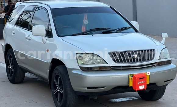 Buy Used Toyota Harrier White Car in Dar es Salaam in Dar es Salaam