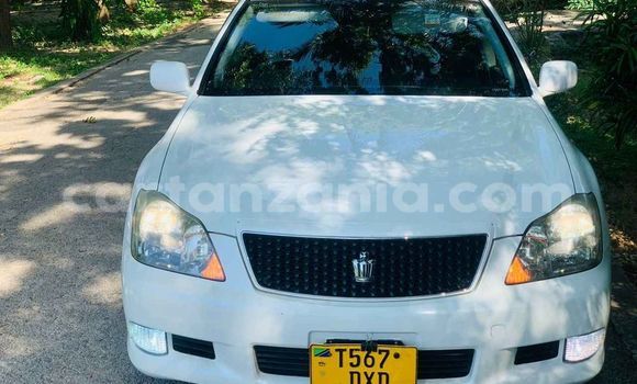 Buy Used Toyota Crown White Car in Dar es Salaam in Dar es Salaam