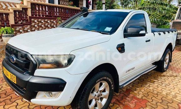 Nunua Ilio tumika Ford Ranger Nyeupe Gari ndani ya Dar es Salaam nchini Dar es Salaam