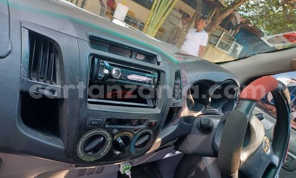 Nunua Ilio tumika Toyota Hilux Nyeusi Gari ndani ya Dar es Salaam nchini Dar es Salaam Nunua Ilio tumika Toyota Hilux Nyeusi Gari ndani ya Dar es Salaam nchini Dar es Salaam