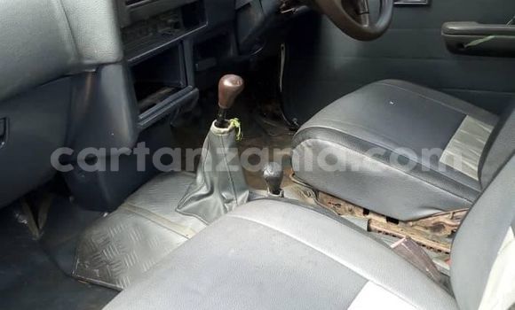 Nunua Ilio tumika Toyota Hilux Nyeupe Gari ndani ya Dar es Salaam nchini Dar es Salaam Nunua Ilio tumika Toyota Hilux Nyeupe Gari ndani ya Dar es Salaam nchini Dar es Salaam