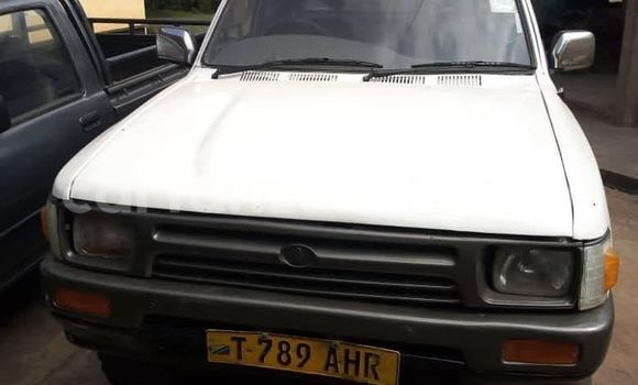 Nunua Ilio tumika Toyota Hilux Nyeupe Gari ndani ya Dar es Salaam nchini Dar es Salaam Nunua Ilio tumika Toyota Hilux Nyeupe Gari ndani ya Dar es Salaam nchini Dar es Salaam