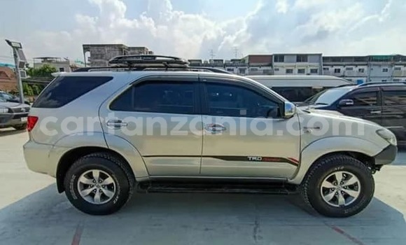 Nunua Ilio tumika Toyota Fortuner Fedha Gari ndani ya Mwanza nchini Mwanza Nunua Ilio tumika Toyota Fortuner Fedha Gari ndani ya Mwanza nchini Mwanza