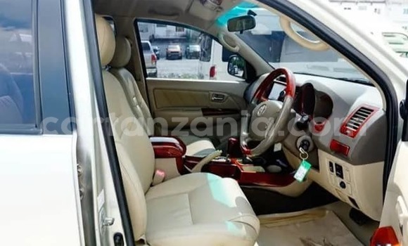 Nunua Ilio tumika Toyota Fortuner Fedha Gari ndani ya Mwanza nchini Mwanza Nunua Ilio tumika Toyota Fortuner Fedha Gari ndani ya Mwanza nchini Mwanza