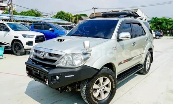 Nunua Ilio tumika Toyota Fortuner Fedha Gari ndani ya Mwanza nchini Mwanza Nunua Ilio tumika Toyota Fortuner Fedha Gari ndani ya Mwanza nchini Mwanza