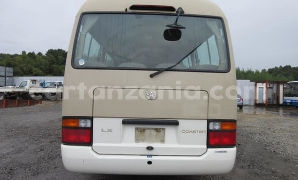 Nunua Ilio tumika Toyota Coaster Brown Gari ndani ya Mwanza nchini Mwanza Nunua Ilio tumika Toyota Coaster Brown Gari ndani ya Mwanza nchini Mwanza