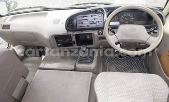 Nunua Ilio tumika Toyota Coaster Brown Gari ndani ya Mwanza nchini Mwanza Nunua Ilio tumika Toyota Coaster Brown Gari ndani ya Mwanza nchini Mwanza