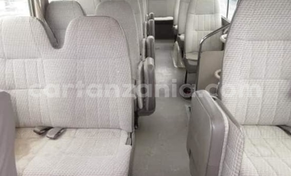 Nunua Ilio tumika Toyota Coaster Brown Gari ndani ya Mwanza nchini Mwanza Nunua Ilio tumika Toyota Coaster Brown Gari ndani ya Mwanza nchini Mwanza