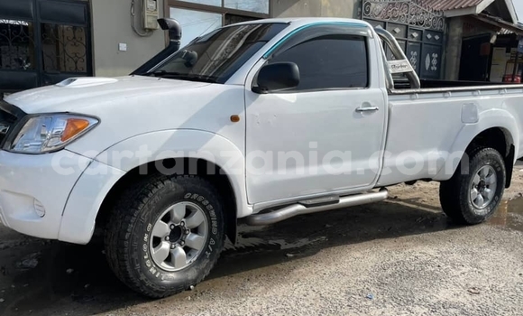 Buy Used Toyota Hilux White Car in Dar es Salaam in Dar es Salaam Buy Used Toyota Hilux White Car in Dar es Salaam in Dar es Salaam