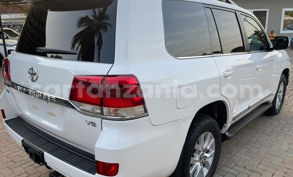 Nunua Mpya Toyota Land Cruiser Nyeupe Gari ndani ya Dar es Salaam nchini Dar es Salaam Nunua Mpya Toyota Land Cruiser Nyeupe Gari ndani ya Dar es Salaam nchini Dar es Salaam