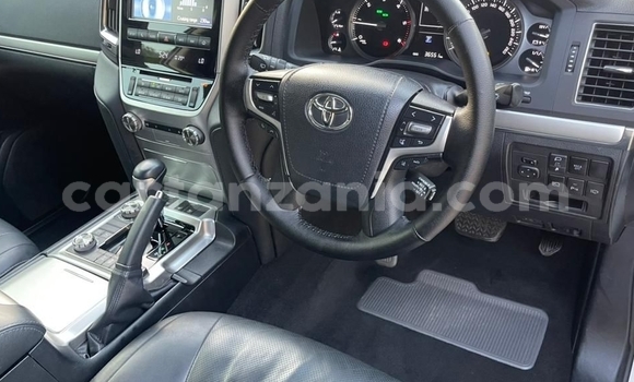 Nunua Mpya Toyota Land Cruiser Nyeupe Gari ndani ya Dar es Salaam nchini Dar es Salaam Nunua Mpya Toyota Land Cruiser Nyeupe Gari ndani ya Dar es Salaam nchini Dar es Salaam