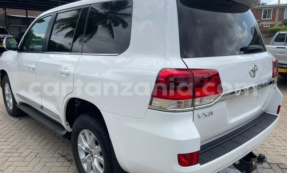 Nunua Mpya Toyota Land Cruiser Nyeupe Gari ndani ya Dar es Salaam nchini Dar es Salaam Nunua Mpya Toyota Land Cruiser Nyeupe Gari ndani ya Dar es Salaam nchini Dar es Salaam