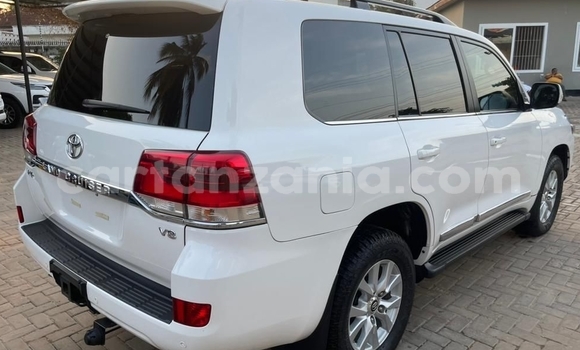 Nunua Mpya Toyota Land Cruiser Nyeupe Gari ndani ya Dar es Salaam nchini Dar es Salaam Nunua Mpya Toyota Land Cruiser Nyeupe Gari ndani ya Dar es Salaam nchini Dar es Salaam
