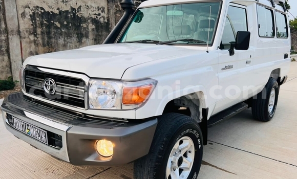 Buy Used Toyota Land Cruiser White Car in Dar es Salaam in Dar es Salaam Buy Used Toyota Land Cruiser White Car in Dar es Salaam in Dar es Salaam