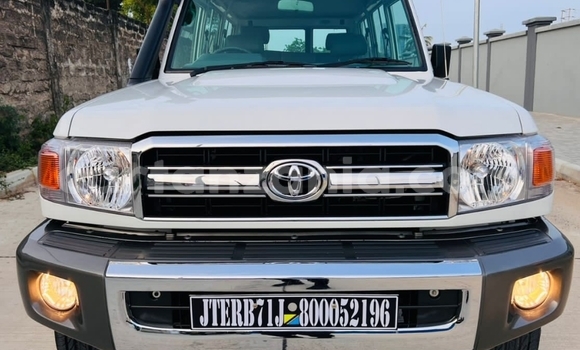 Buy Used Toyota Land Cruiser White Car in Dar es Salaam in Dar es Salaam Buy Used Toyota Land Cruiser White Car in Dar es Salaam in Dar es Salaam