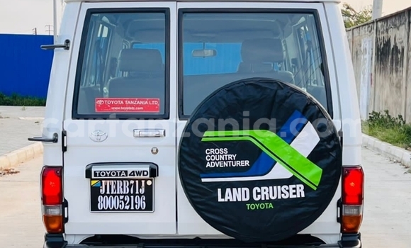 Buy Used Toyota Land Cruiser White Car in Dar es Salaam in Dar es Salaam Buy Used Toyota Land Cruiser White Car in Dar es Salaam in Dar es Salaam
