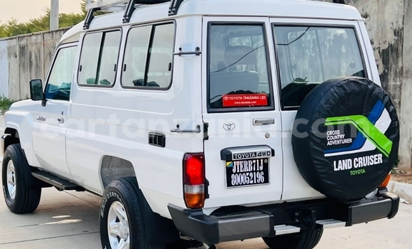 Buy Used Toyota Land Cruiser White Car in Dar es Salaam in Dar es Salaam Buy Used Toyota Land Cruiser White Car in Dar es Salaam in Dar es Salaam
