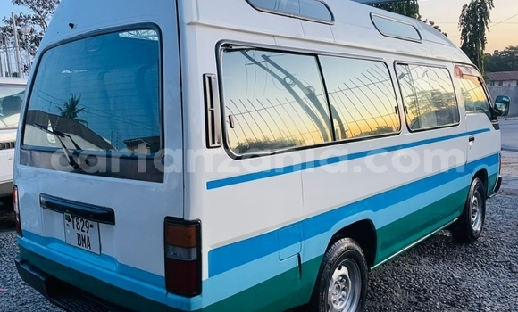 Buy Used Nissan Caravan White Car in Dar es Salaam in Dar es Salaam Buy Used Nissan Caravan White Car in Dar es Salaam in Dar es Salaam