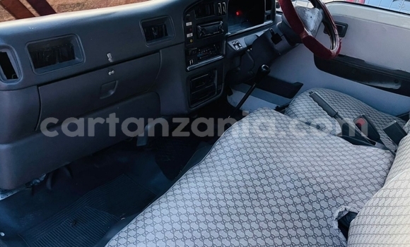 Buy Used Nissan Caravan White Car in Dar es Salaam in Dar es Salaam Buy Used Nissan Caravan White Car in Dar es Salaam in Dar es Salaam