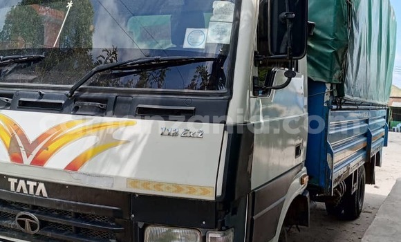 Buy Used Isuzu FTR 850 White Truck in Dar es Salaam in Dar es Salaam Buy Used Isuzu FTR 850 White Truck in Dar es Salaam in Dar es Salaam