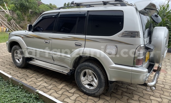 Nunua Ilio tumika Toyota Prado Fedha Gari ndani ya Dar es Salaam nchini Dar es Salaam