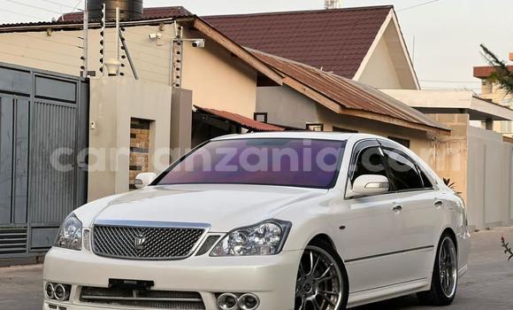 Buy Used Toyota Crown White Car in Dar es Salaam in Dar es Salaam